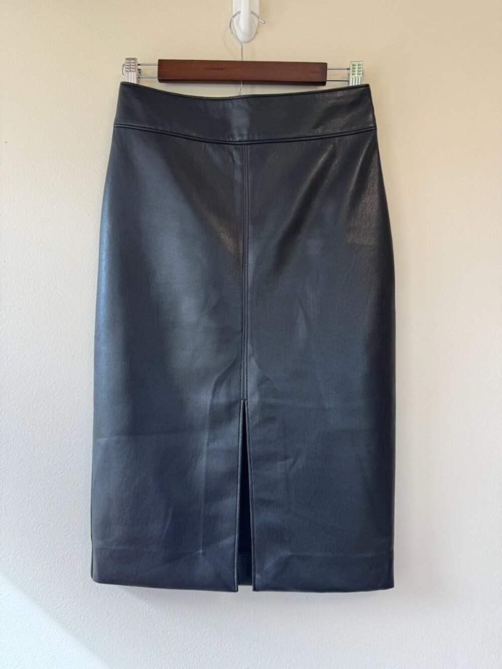 Aritzia Babaton vegan leather Pegu pencil skirt, size 2